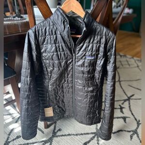 NWT Women's Patagonia Nano Puff Jacket (Large)